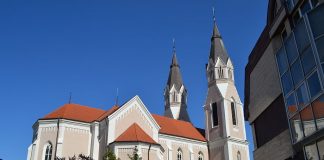 Biserica_Calvaria_Satu_Mare_-_vedere_laterala