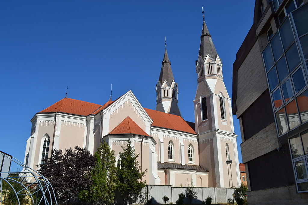 Biserica_Calvaria_Satu_Mare_-_vedere_laterala Biserica_Calvaria_Satu_Mare_-_vedere_laterala