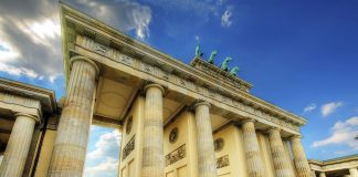 Poarta Brandenburg din Berlin: simbol al istoriei și unități Branderburg