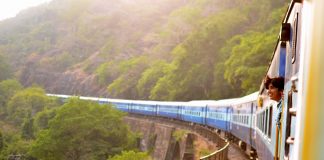 Calea ferata din Himalaya: Obiective turistice India – Darjeeling Calea ferata din Himalaya