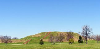 Colinele Cahokia: Obiective turistice SUA – Cahokia Colinele Cahokia
