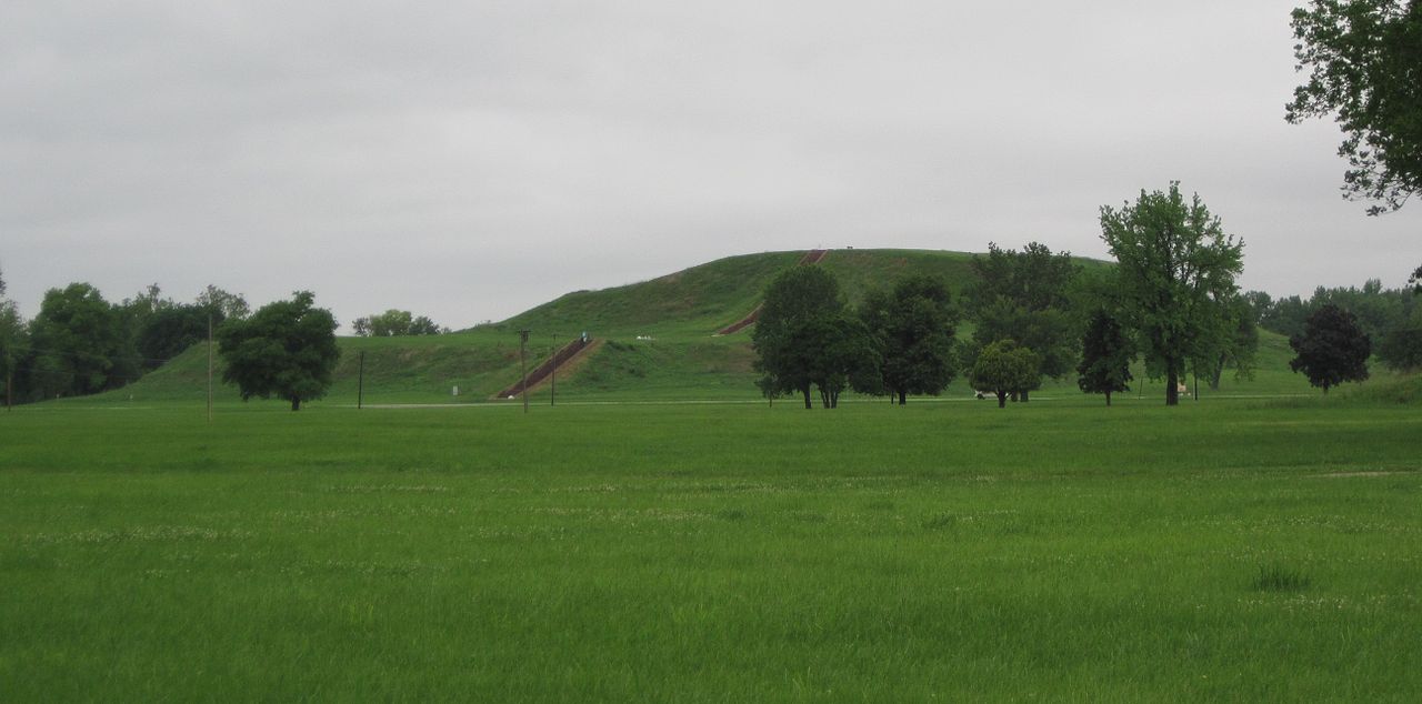 Colinele Cahokia111