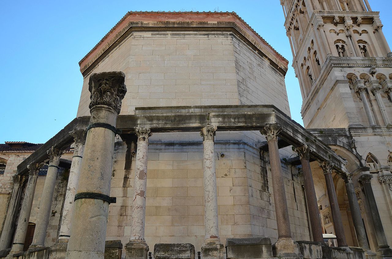 Complexul istoric si palatul imparatului Diocletian111