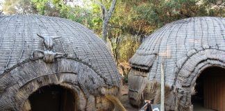 Satul Credo Mutwa: Obiective turistice Africa de Sud – Soweto Credo Mutwa