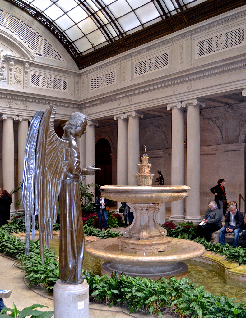 Gradinile Frick Collection Courtyard11