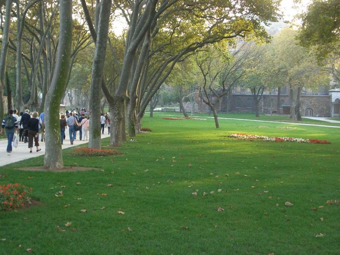 Gradinile de la Topkapi Sarayi: Obiective turistice Turcia - Istanbul ...