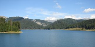 Lacul Bolboci este un lac artificial care a fost cosntruit din piatra de la cariera Podului cu Florile, din Munţii Bucegi.