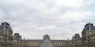 Muzeul Luvru: Obiective turistice Franta – Paris Louvre