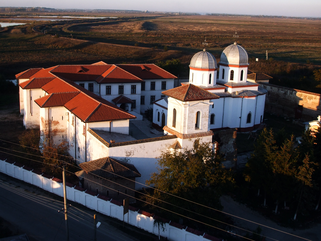 Mănăstirea Comana1