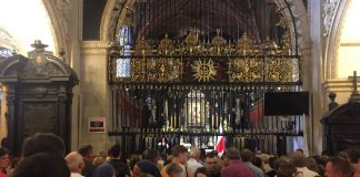 Madona Neagra din Czestochowa: Obiective turistice Polonia – Czestochowa Madona Neagra din Czestochowa