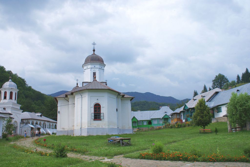 Manastirea Suzana1