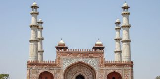 Mausoleul imparatului Akbar: Obiective turistice India – Agra Mausoleul imparatului Akbar