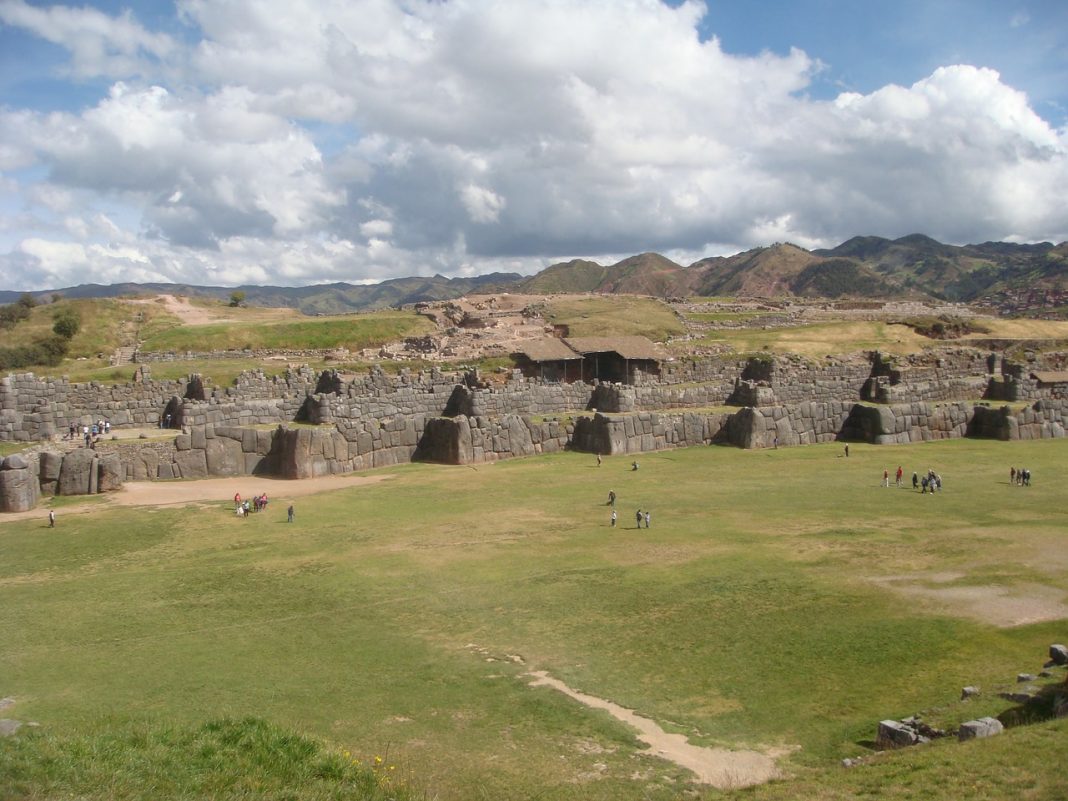 Monumentul din piatra Sacsayhuaman