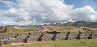 Monumentul din piatra Sacsayhuaman