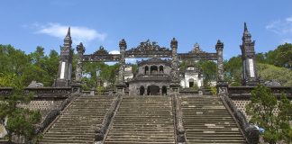 Mormintele imperiale de langa Hue: Obiective turistice Vietnam – Hue Mormintele imperiale de langa Hue
