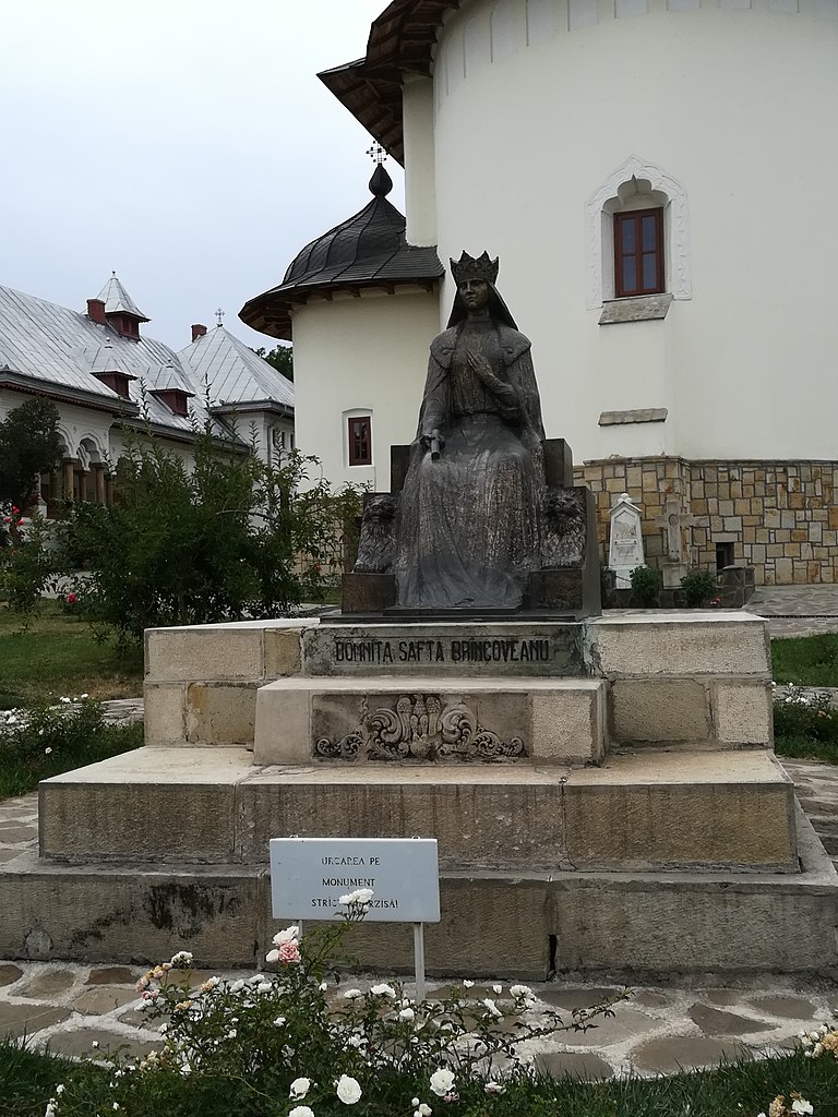Statuie Manastirea Varatec