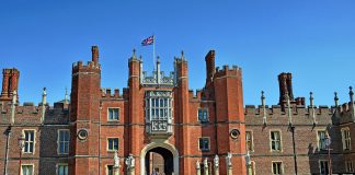Palatul Hampton Court: Obiective turistice Anglia – Londra Palatul Hampton Court