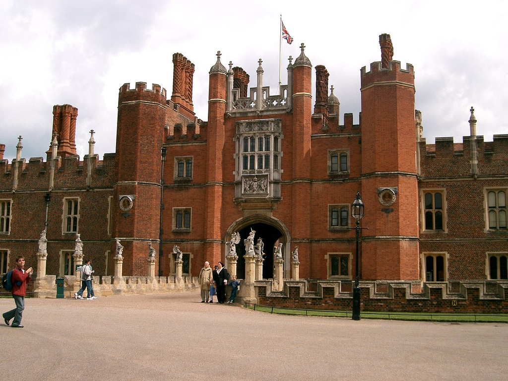 Palatul Hampton Court111