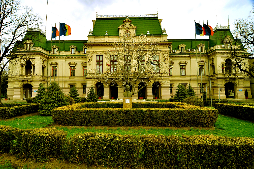 Palatul Roznovanu
