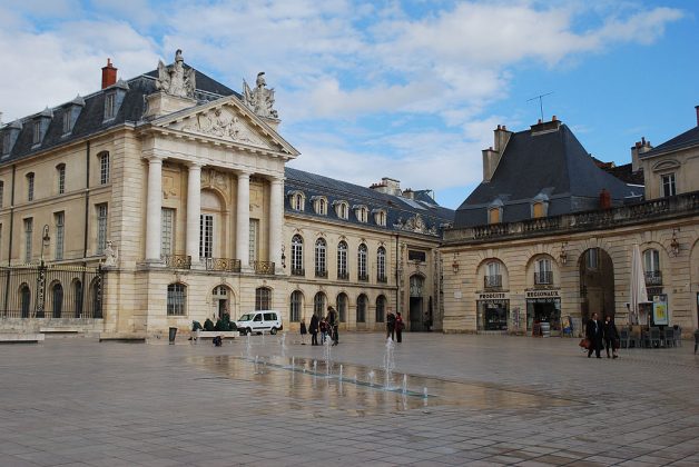 Palatul ducal al Burgundiei: Obiective turistice Franta - Dijon ...