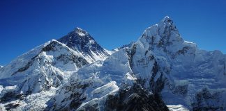 Parcul National Sagarmatha: Obiective turistice Nepal – Masivul Everest Parcul National Sagarmatha