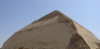 Piramidele de la Dashur: Obiective turistice Egipt – Dashur Piramidele de la Dashur