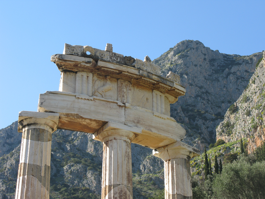 Sanctuarul Atenei Pronaea11