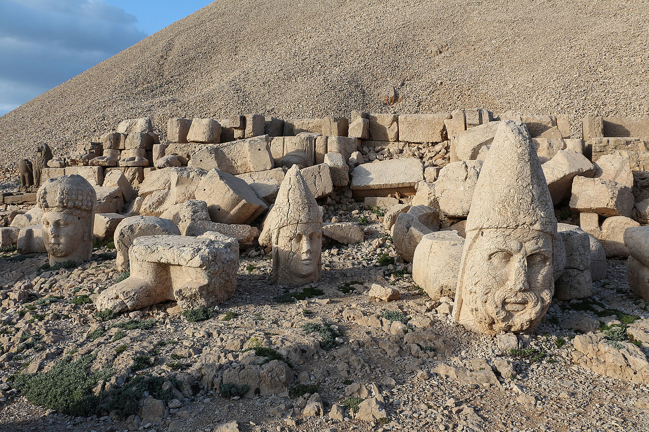 Statuile Nemrut Dag111