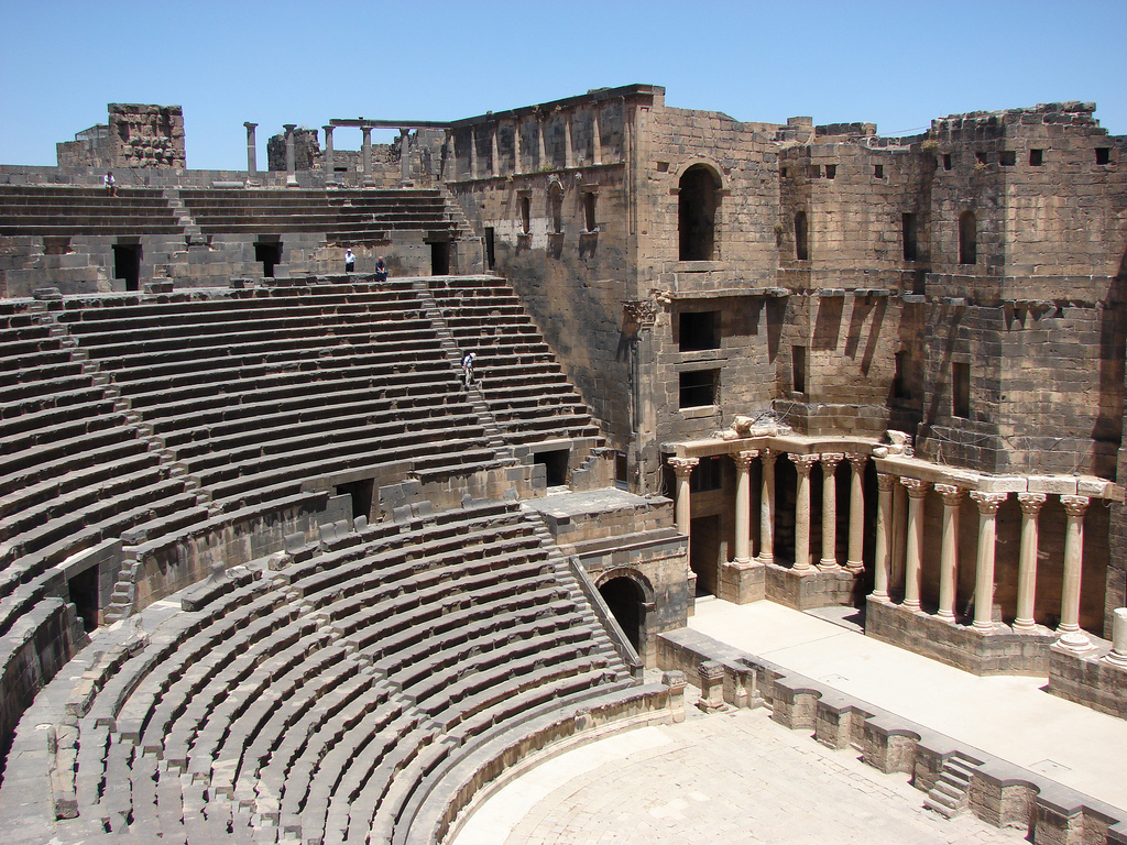 Teatrul roman si citadela din Bosra11