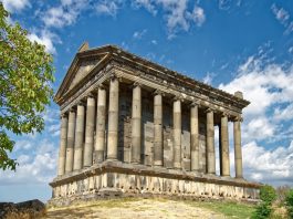 Templul Zeului Soare din Armenia