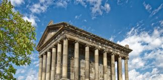 Templul Zeului Soare din Armenia: Obiective turistice Armenia – Garni Templul Zeului Soare din Armenia