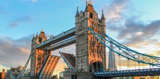 Tower Bridge din Londra