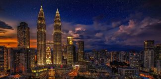Turnurile gemene Petronas: Obiective turistice Malaezia – Kuala Lumpur Turnurile gemene Petronas
