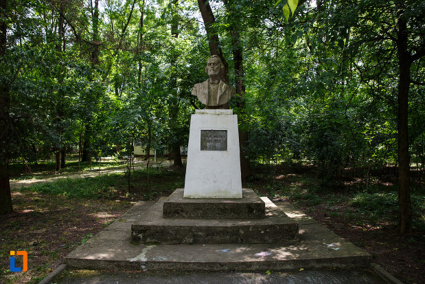 aansamblul-de-arhitectura-balneara-din-buzias-judetul-timis-bustul-lui-nicolae-balcescu.jpg