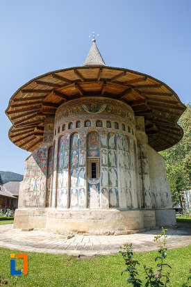 acoperis-circular-de-la-manastirea-voronet-judetul-suceava.jpg