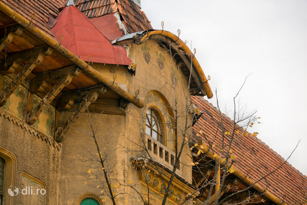 acoperis-si-balcon-palatul-stern-din-oradea-judetul-bihor.jpg
