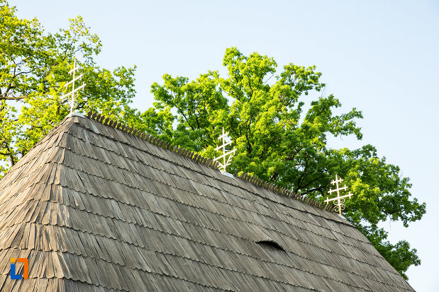 acoperisul-de-la-biserica-de-lemn-sf-ioan-botezatoru-din-rovinari-judetul-gorj.jpg