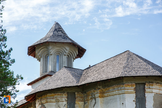 acoperisul-de-la-biserica-galbena-sf-dimitrie-sf-nicolae-1761-din-urlati-judetul-prahova.jpg