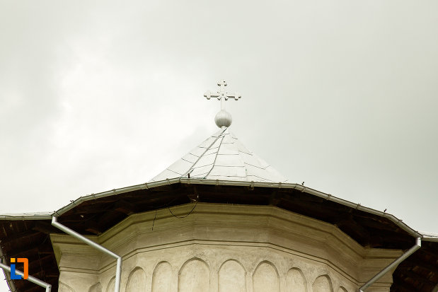 acoperisul-de-la-biserica-intrarea-in-biserica-a-maicii-domnului-din-caracal-judetul-olt.jpg