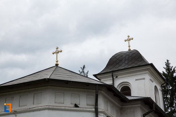 acoperisul-de-la-biserica-sf-dumitru-din-ramnicu-valcea-judetul-valcea.jpg