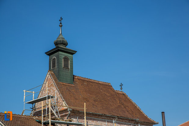 acoperisul-si-turnul-de-la-capela-romano-catolica-sf-cruce-din-sibiu-judetul-sibiu.jpg