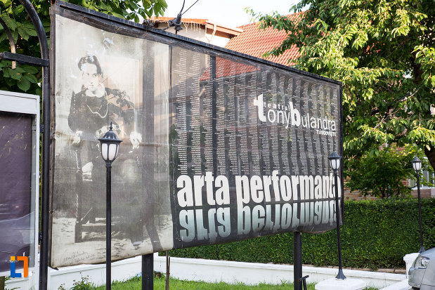 afis-de-la-teatrul-tony-bulandra-din-targoviste-judetul-dambovita.jpg