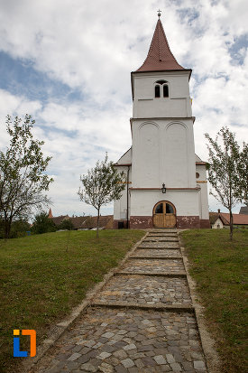 alee-cu-scari-din-curtea-bisericii-duminica-floriilor-din-avrig-judetul-sibiu.jpg