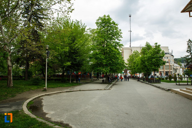 alee-din-parcul-mircea-cel-batran-din-ramnicu-valcea-judetul-valcea.jpg