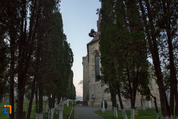alee-spre-biserica-romano-catolica-calvaria-din-cluj-napoca-judetul-cluj.jpg
