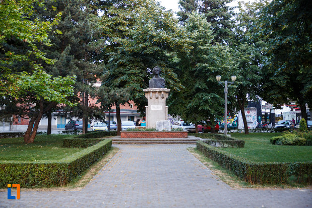 alee-spre-bustul-lui-mihai-eminescu-din-timisoara-judetul-timis.jpg