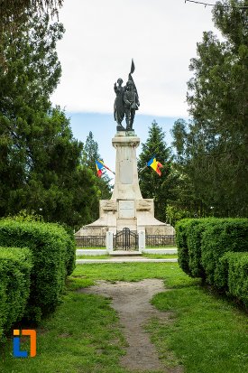 alee-spre-monumentul-independentei-din-corabia-judetul-olt.jpg