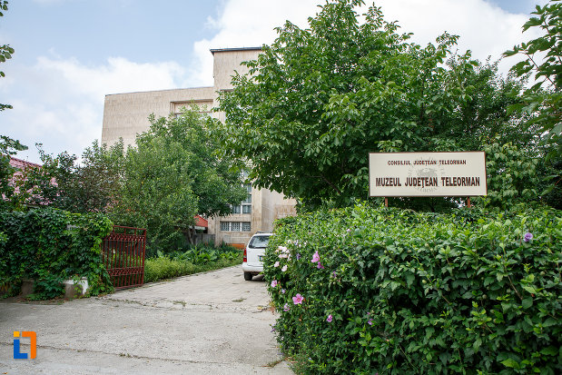 alee-spre-muzeul-judetean-de-istorie-din-alexandria-judetul-teleorman.jpg