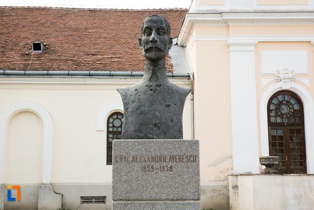 alexandru-averescu-grupul-statuar-din-fata-salii-unirii-din-alba-iulia-judetul-alba.jpg