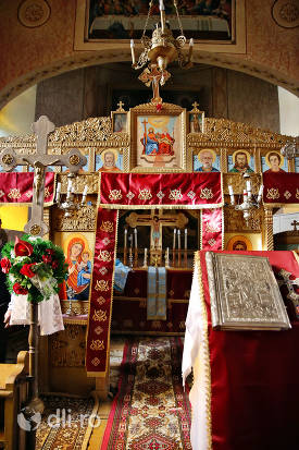 altar-biserica-greco-catolica-veche-din-cauas-judetul-satu-mare.jpg